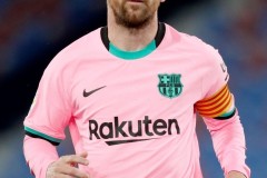 皇马姆巴佩双响助胜，积分榜领跑锁定胜利